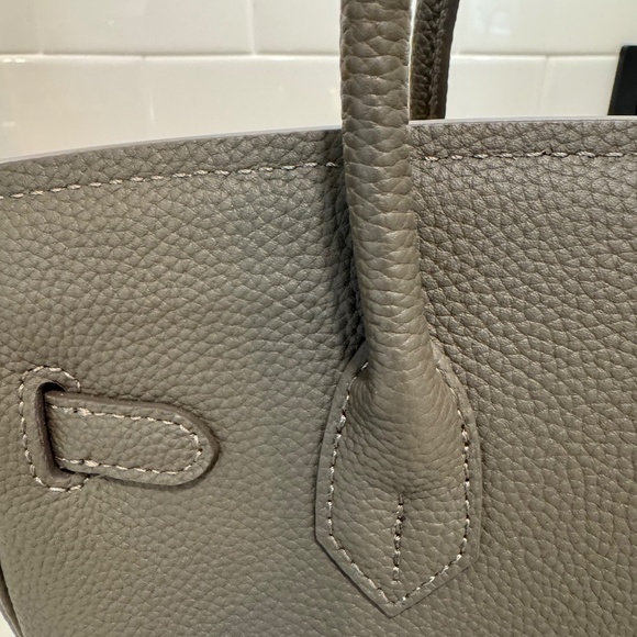 Mille Gabrielle 30cm Gray bag plus charm - Picture 9 of 16